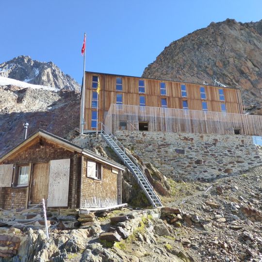 Finsteraarhorn Hut