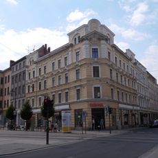 Mietshaus mit Läden, Eckhaus Hospitalstraße 9 (Salomonstraße 45)