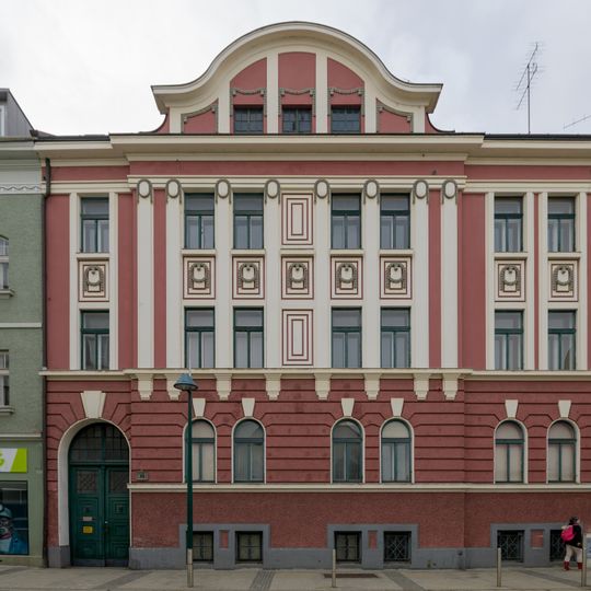 Wohn- und Geschäftshaus