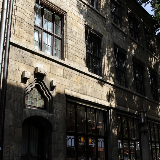 Gerhard-von-Are-Straße 1