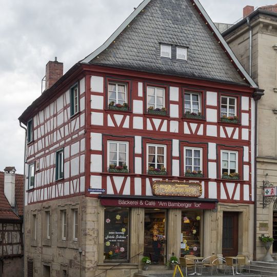 Wohn- und Geschäftshaus