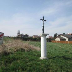 Kříž jižně od Nezbavětic