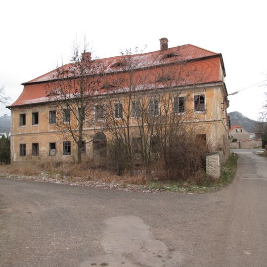 Pnětluky Castle