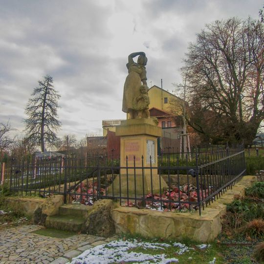 Pomník padlým v Drahanovicích v parku