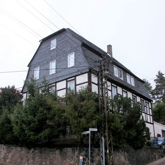 Wohnhaus mit Einfriedung Mühlweg 9