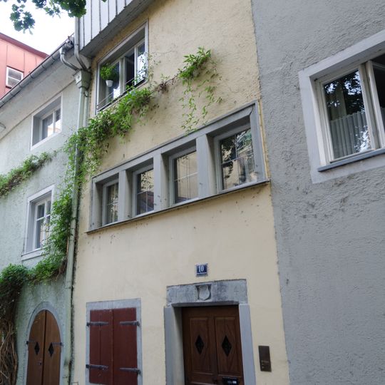 Wohn- und Geschäftshaus