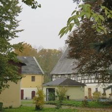 Dreiseithof mit Wohnstallhaus, Stall und Scheune Zöblitzer Straße 15