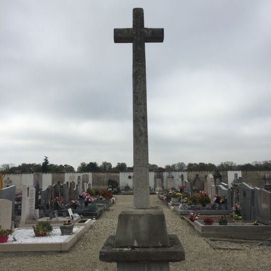 Croix de cimetière de Niévroz