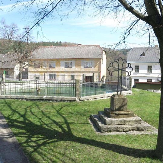 Kašna na náměstí ve Valči
