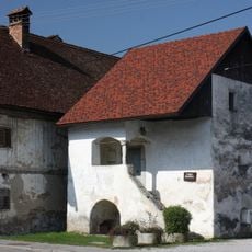 Miklč granary