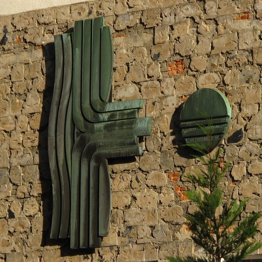 Ke Karlovu 8a sculpture