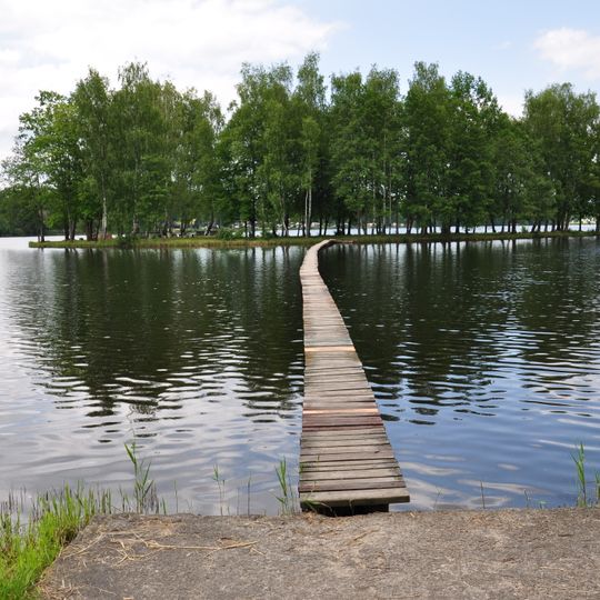Lávka na ostrůvek v rybníku Hejtman