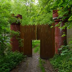 Jižní brána zámeckého parku Vrchotovy Janovice