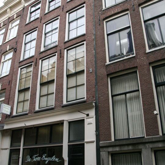 Pand met gevel onder rechte lijst