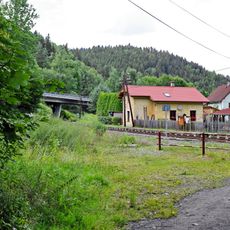 Most silnice I/20 přes železniční trať ve Vodné