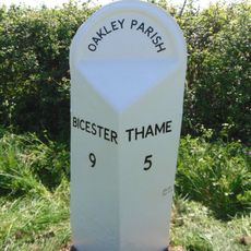 Milepost, just N of Little Green, Leatherslade Farm (500m)