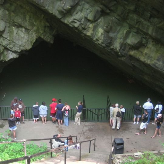 Penn's Cave and Hotel