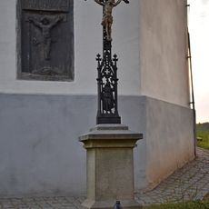 Kříž v Úlicích u kostela