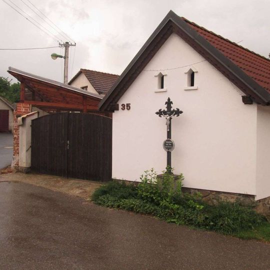 Kříž v Kozlově u křižovatky