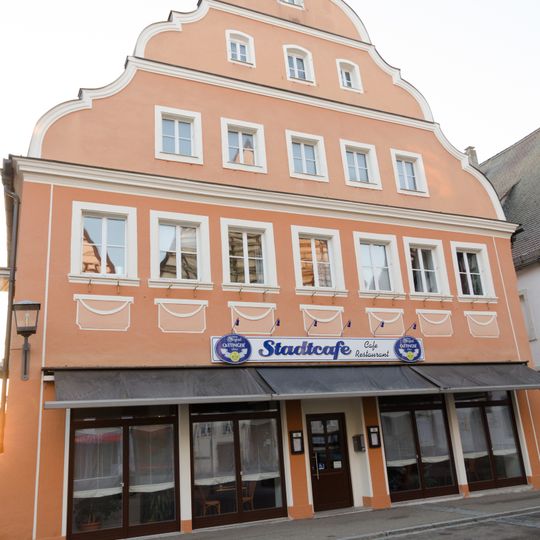 Wohn- und Geschäftshaus