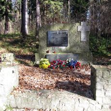 Hrob 32 umučených antifašistov