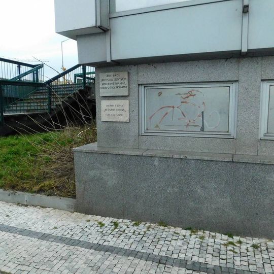 Plaques at Argentinská 38