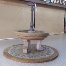 Fuente del Mercado Central 01