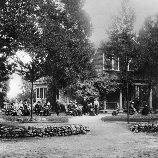 Glen-Holly Hotel