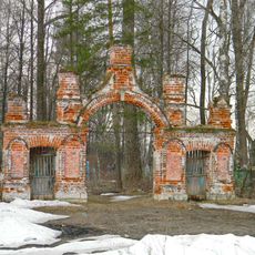 Ворота кладбища (Корзино)