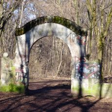 Torbogen In Treue fest Anlage Untermenzing