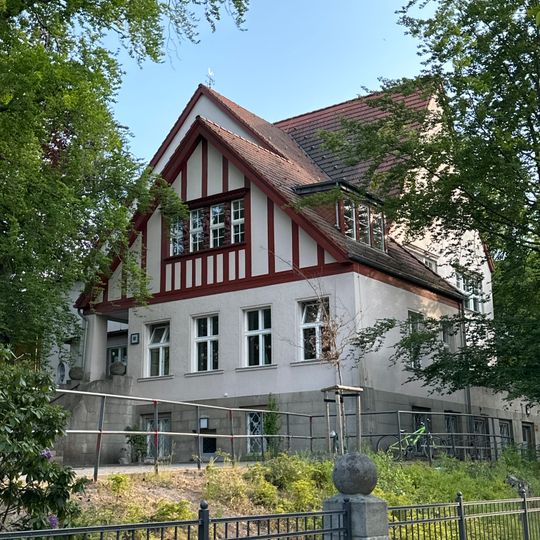 Villa Corts Sigismundkorso 82, An der Buche 25