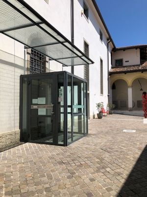 Entrance 0