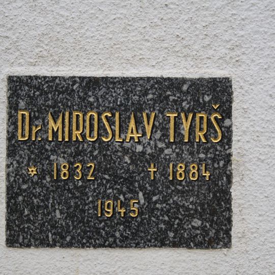 Pamětní deska Miroslava Tyrše ve Výčapech