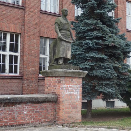 Socha Jirchář před střední školou v Hradecké ulici v Hradci Králové