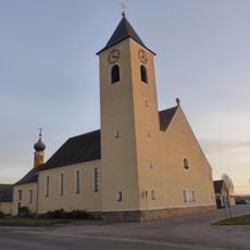 Katholische Pfarrkirche St. Georg und Aussegnungshalle