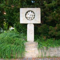 Skulptur „Vogelnest“ vor Schloßplatz 3 (Altstadt)