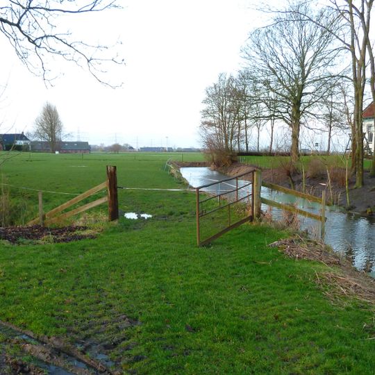 Terrein met resten van een uithof van het Rodeschool)
