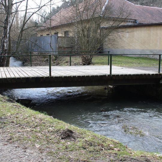 Lávka přes Stařečský potok v Libušině údolí u kaple sv. Jana Nepomuckého