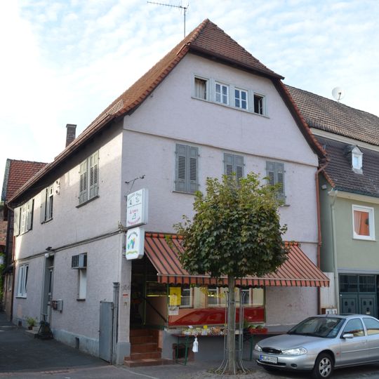 Wohnhaus Hugenottenstraße 106
