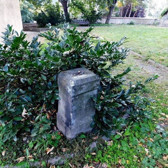 Fragment kříže u kostela Archanděla Michaela v Podolí