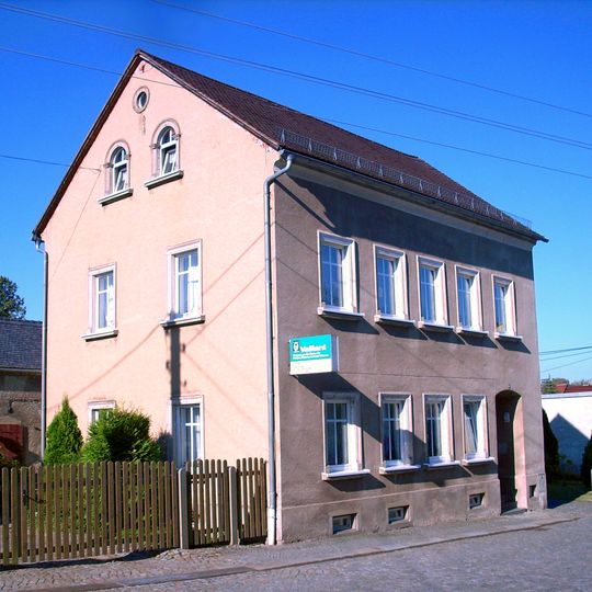 Wohnhaus in geschlossener Bebauung mit Stall und Scheune Kapellgartenstraße 12