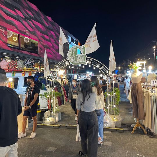 Green vintage pop up @the street