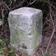 Milestone, Island Road / Staines Hill, opp. Russet Orchard & Rosedene