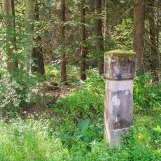 Forstreviergrenzstein Fischbach, Forsthof und Laufamholz