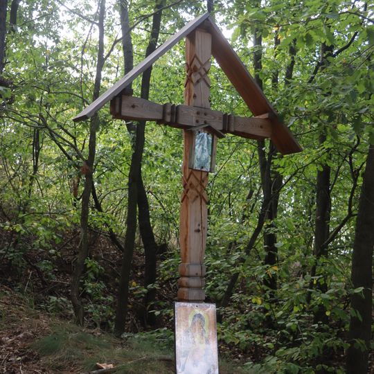 Kříž u cesty východně od Lhánic