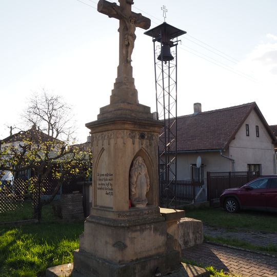 Kříž v Pardubicích na Studánce v ulici Pod Lipami