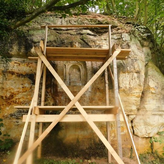 Skalní kaplička s reliéfem Piety v Třebízi