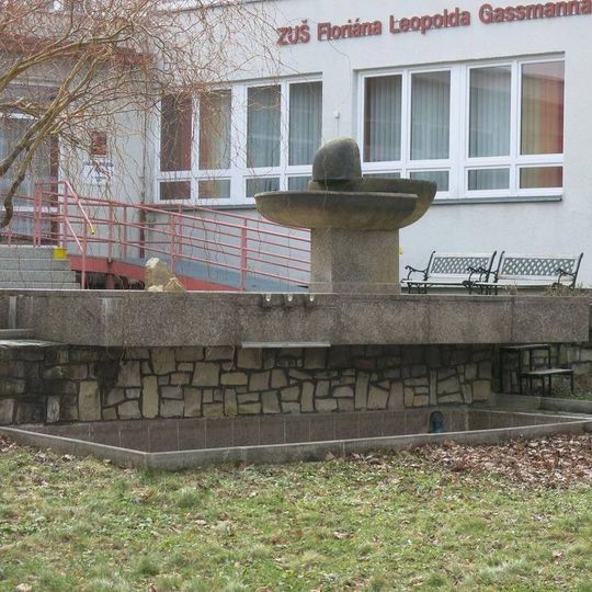 Kašna u základní umělecké školy v Mostě