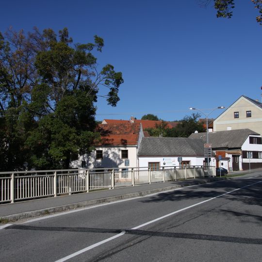 Most Komenského ulice přes Blanici v Husinci