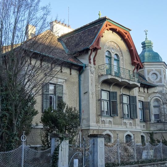 Villa mit Einfriedungsmauer Mölkergasse 42